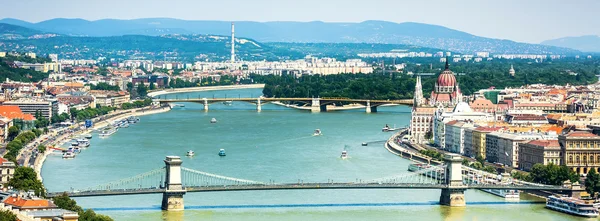 Vista sobre o Danúbio e Budapeste — Fotografia de Stock