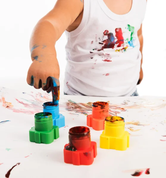 Barnets hand och färger — Stockfoto