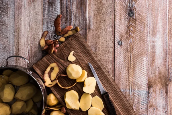 Peeled and cut potato — Stock Photo, Image