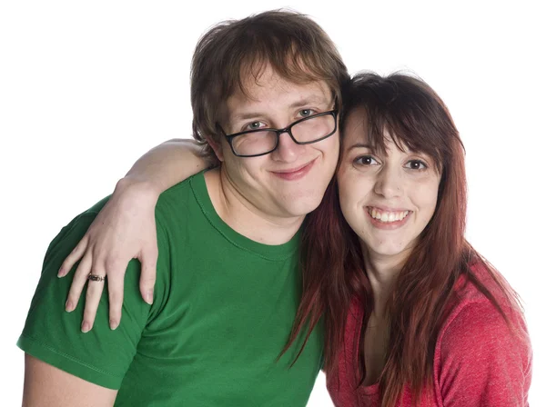 Gelukkige jonge zoete paar kijken naar de Camera — Stockfoto