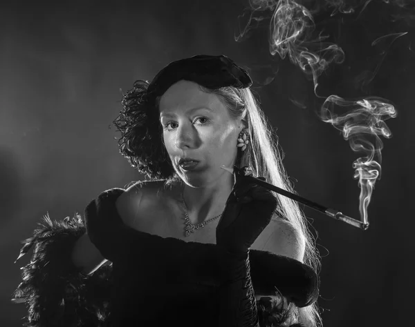 Glamorous 1940s Film Noir Woman Smoking Cigarette — Stock fotografie