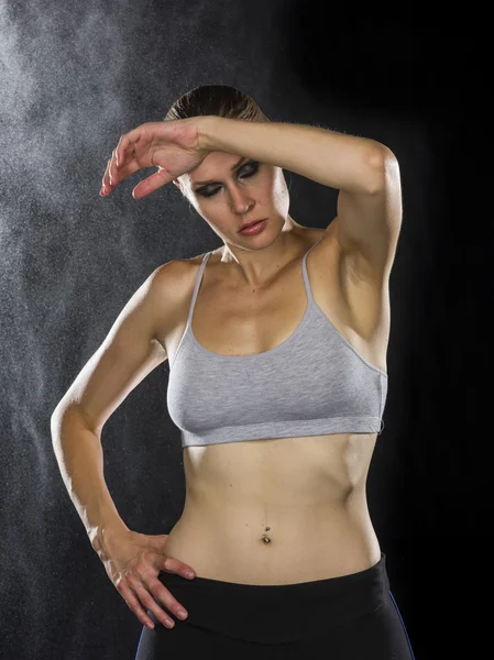 Sporty Woman Wiping Sweat on her Forehead — Stockfoto