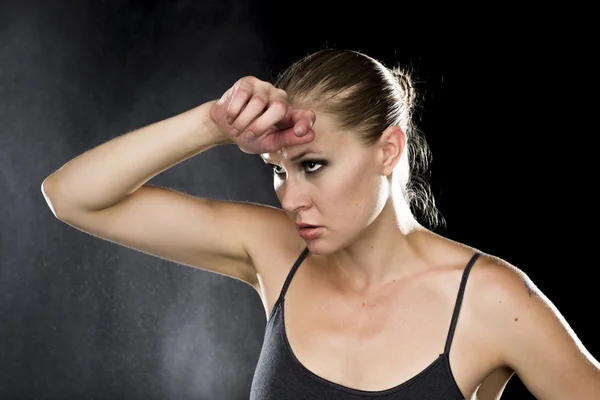 Thoughtful Athletic Woman with Hand on Forehead — Stockfoto