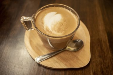 Beyaz kahve fincanını kapat.