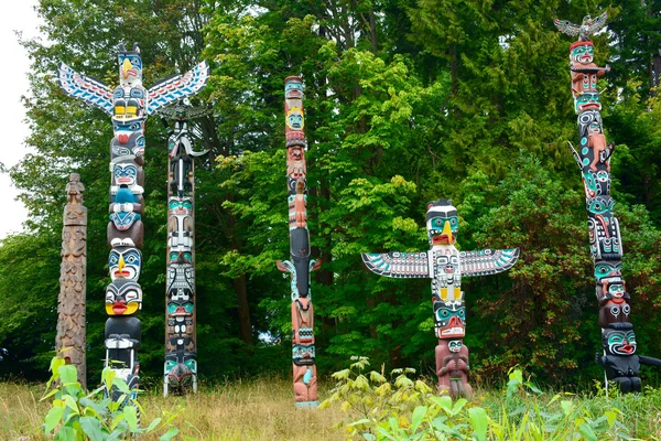 Totem pole im stanley park, britisch columbia, kanada lizenzfreie Stockfotos