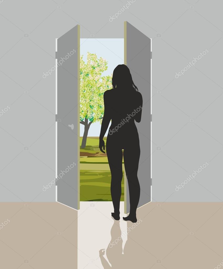 Девушка выходит и заходит. Открытая дверь. Девушка выходит и заходит. Женщина за дверью. Женщина в дверях.