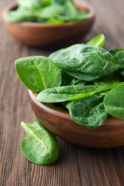 bir kase taze ıspanak 