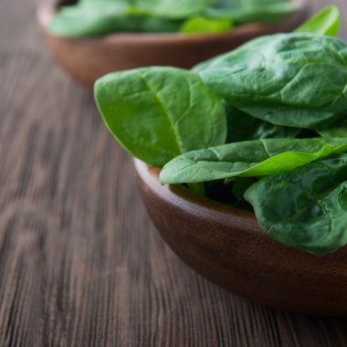 bir kase taze ıspanak 