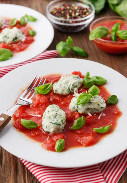 Homemade malfatti with tomato sauce — Stock Photo, Image