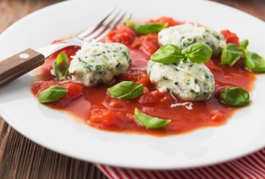 Domates soslu ev yapımı malfatti