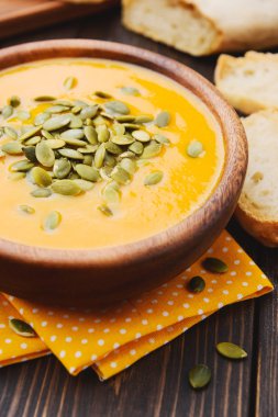 Ev yapımı krem kabak çorbası