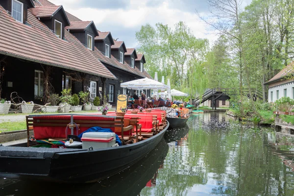 Spree skog kanalen med båtar — Stockfoto