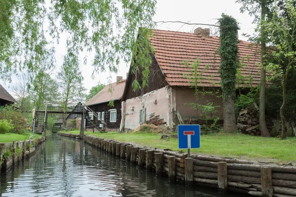 Houses on the Spree Forest canal — Stock Photo, Image