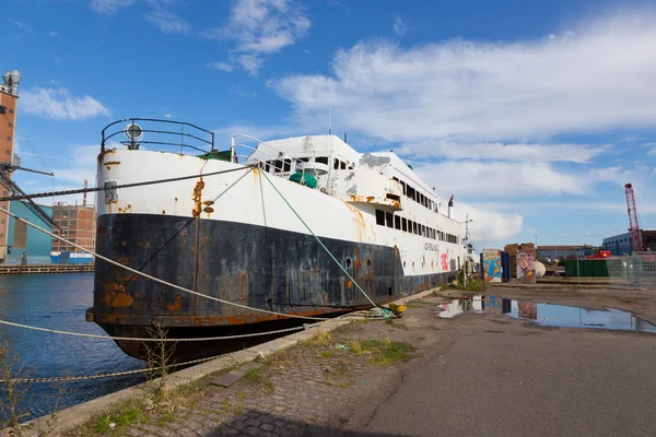 Wrecked ferry — Stock Photo, Image