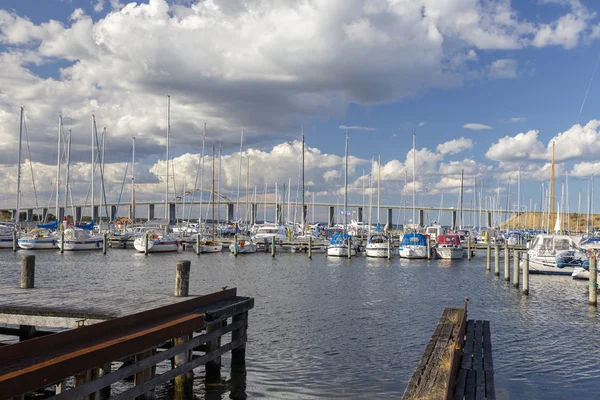 Brücke und Hafen — Stockfoto