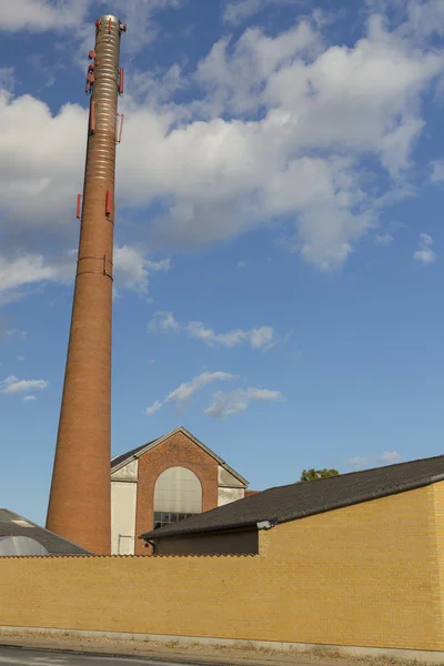 Fabriken skorsten — Stockfoto