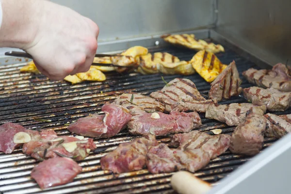 Carnes grelhadas malditas — Fotografia de Stock