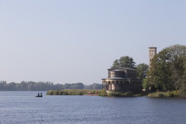 Sahilde Sakrower Kilisesi