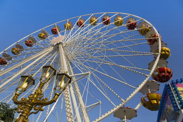 Grande roue et lanterne — Photo