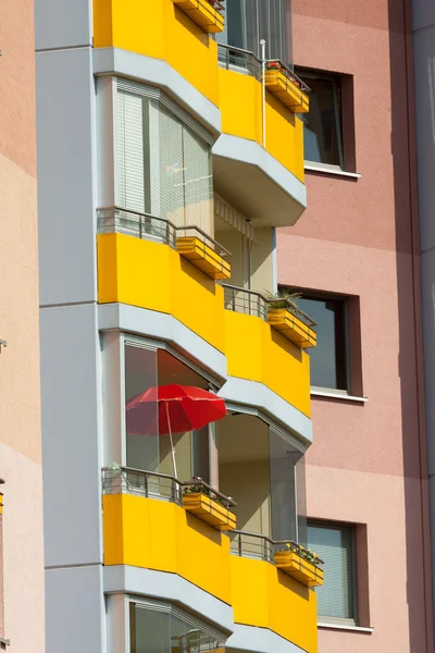 Gelbe Balkone — Stockfoto