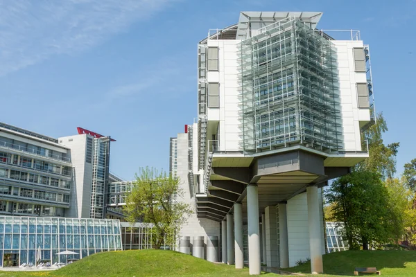 Hotel op kolommen Rechtenvrije Stockafbeeldingen