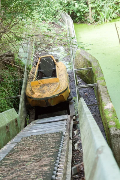 Camión de agua abandonado — Foto de Stock