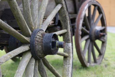 İki at arabası tekerlek