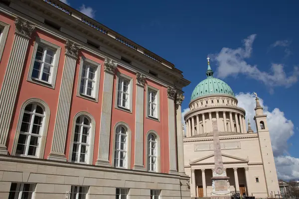 Chiesa Nikolai vicino al Palazzo della Città — Foto Stock