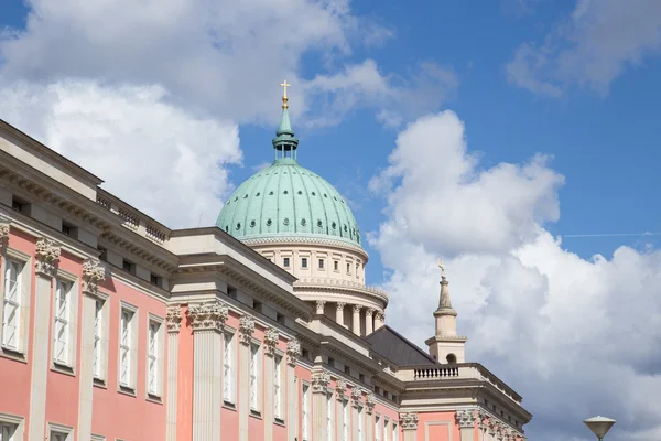 Nikolai kyrka över City Palace — Stockfoto