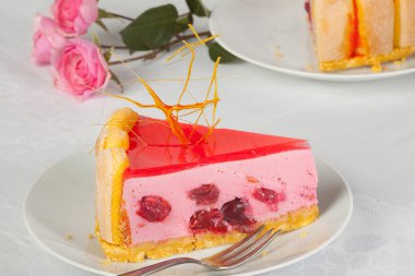 Bir buçuk vişneli tart