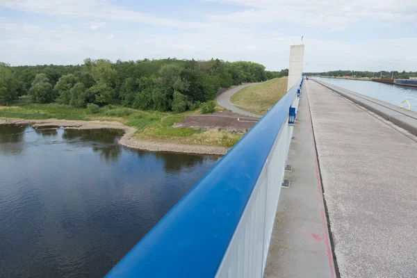 Balustrada w kanale Elbe-Havel — Zdjęcie stockowe