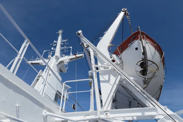 Radar mast and boat — Stock Photo, Image