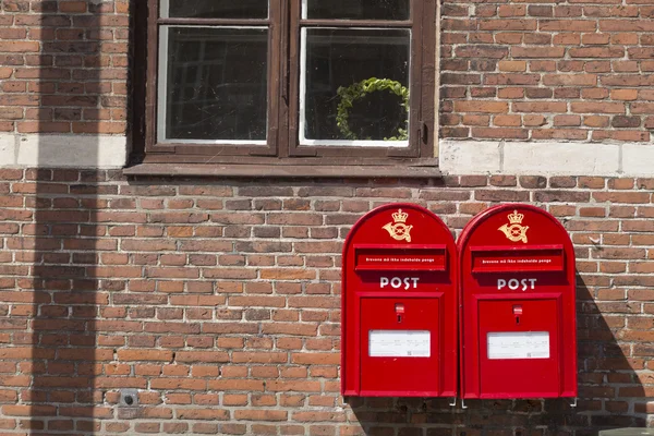 Két piros mail dobozok — Stock Fotó