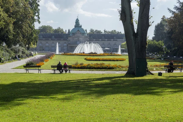 Park a fürdő-ház előtt Stock Kép