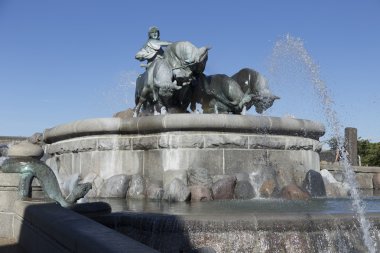 Aşağıdan Gefion çeşme