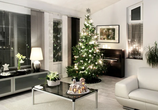 Sala de estar moderna de Natal estilo branco — Fotografia de Stock