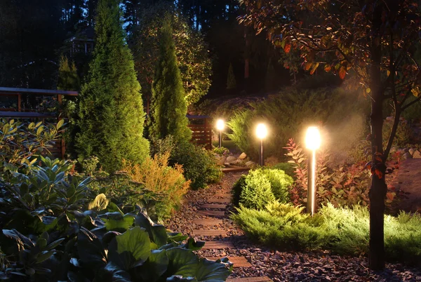 Illuminated garden path patio — Stock Photo, Image