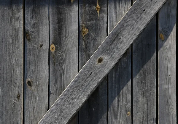 OId cinza weathered detalhe da porta do celeiro — Fotografia de Stock