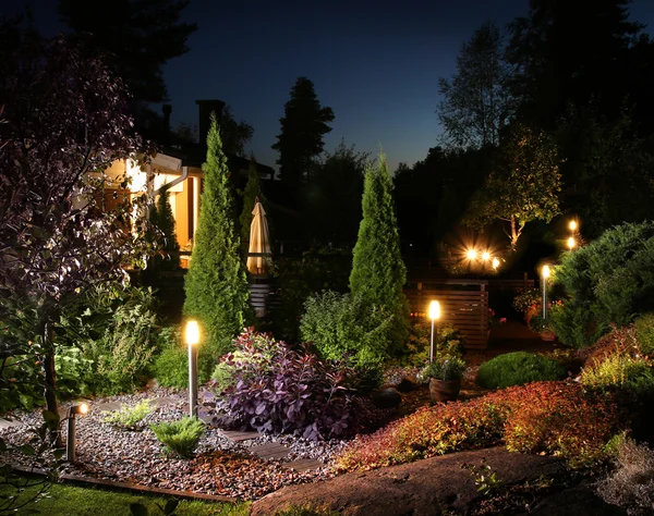 Luces de iluminación de jardín — Foto de Stock