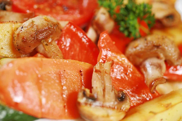 Grilled vegetables and mushrooms — Stock Photo, Image