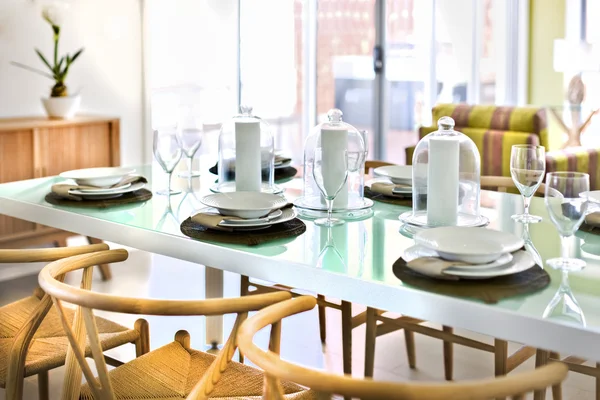 Luxuriöse Tischdekoration in einem Haus — Stockfoto