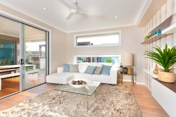 Modern nappali belsejében egy luxus ház — Stock Fotó