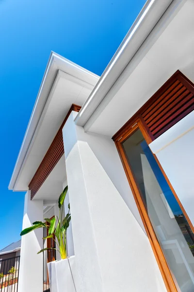 Low angle view of a modern mansion with blue sky background — Stock Photo, Image