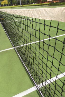 bir tenis kortundan bir net
