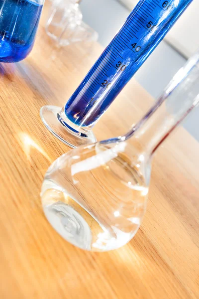Wetenschap Laboratorium Bekerglas Gemaakt Glas Met Een Test Monsterbuisje Met — Stockfoto
