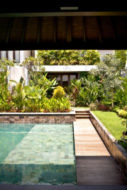 Modern ev bahçe ve Yüzme Havuzu 