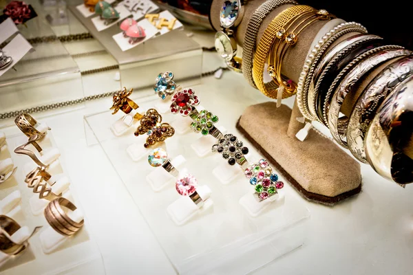 parlak bilezik bilezik tutucu astar.