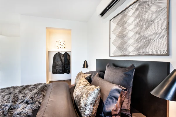 Closeup of a modern bedroom pillows on a bed — Stock Photo, Image