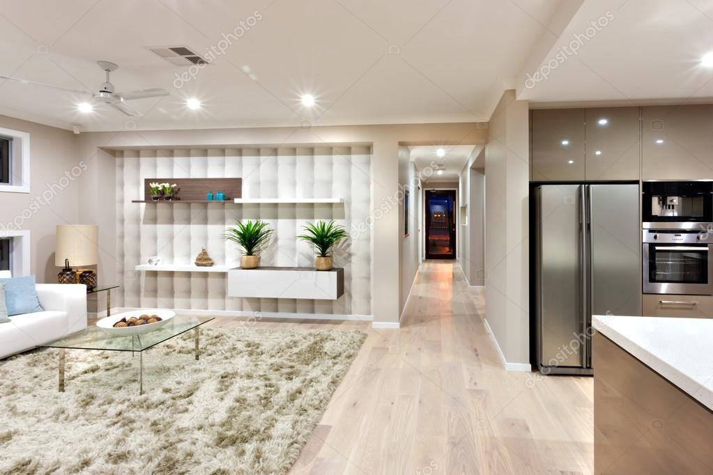 Interieur van de luxe huis met lichte verlichting \'s nachts ... Interieur van de luxe huis met lichte verlichting \'s nachts ...