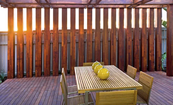 Patio de madera con sillas y lámparas de bola sobre la mesa —  Fotos de Stock